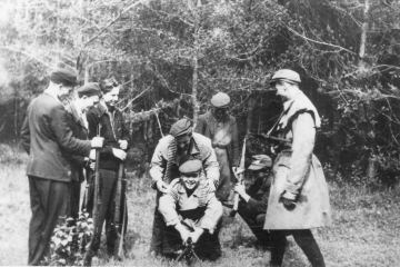1 szkolenie AK_1944_MCH po prawej_fot Hemryk Kodym